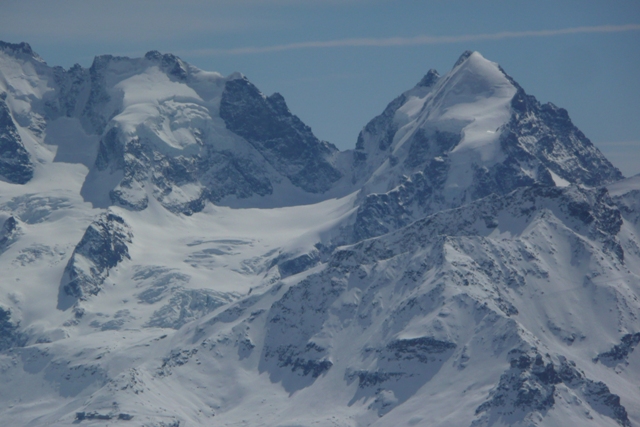 Les sommets glacière de la Bernina pris au maxi de mon zoom.
